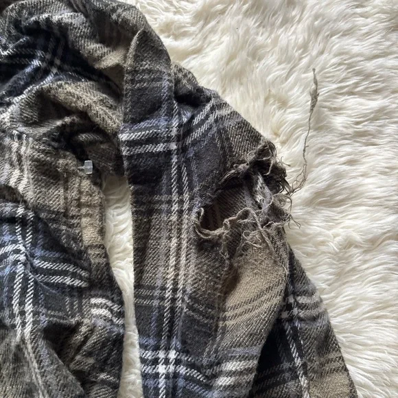 American Eagle Outfitters Distressed Green Plaid Button-Down Shirt - Picture 6 of 13